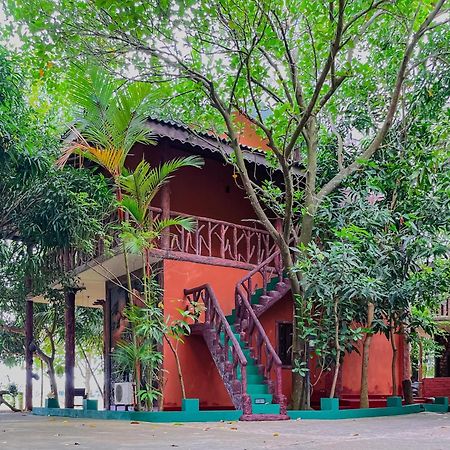 V Cabanas & Yala Safari Place 티사마하라마 외부 사진