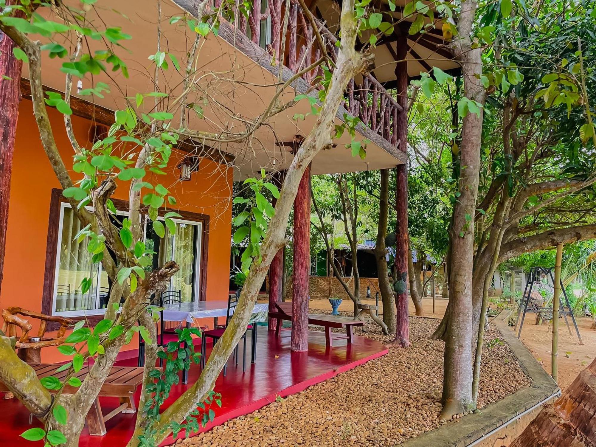 V Cabanas & Yala Safari Place 티사마하라마 외부 사진