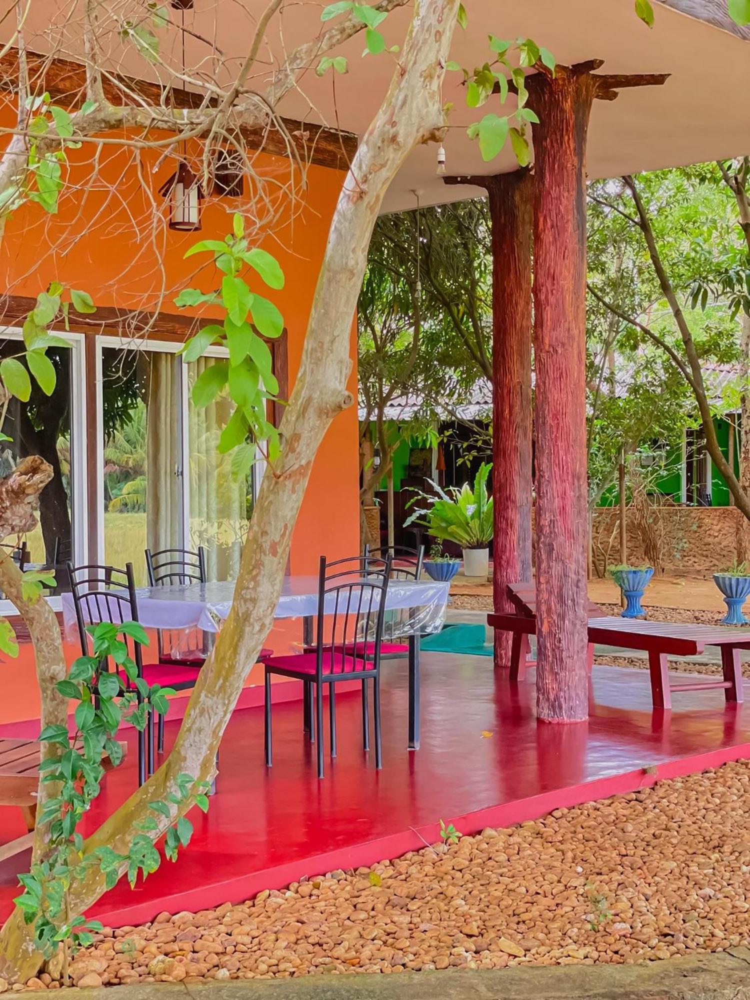 V Cabanas & Yala Safari Place 티사마하라마 외부 사진