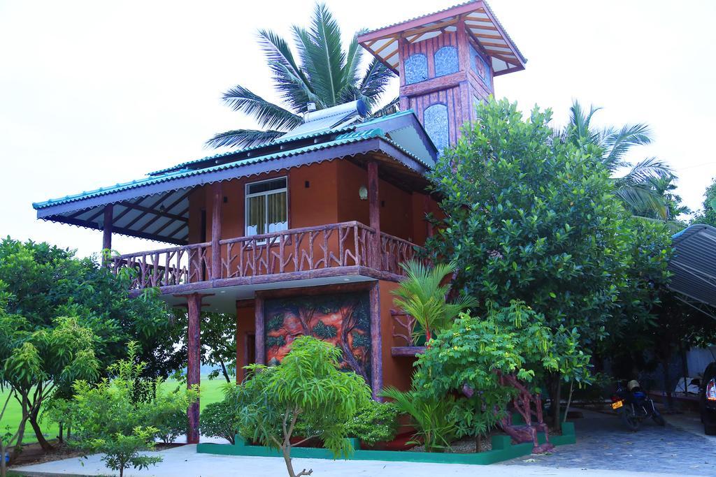 V Cabanas & Yala Safari Place 티사마하라마 외부 사진