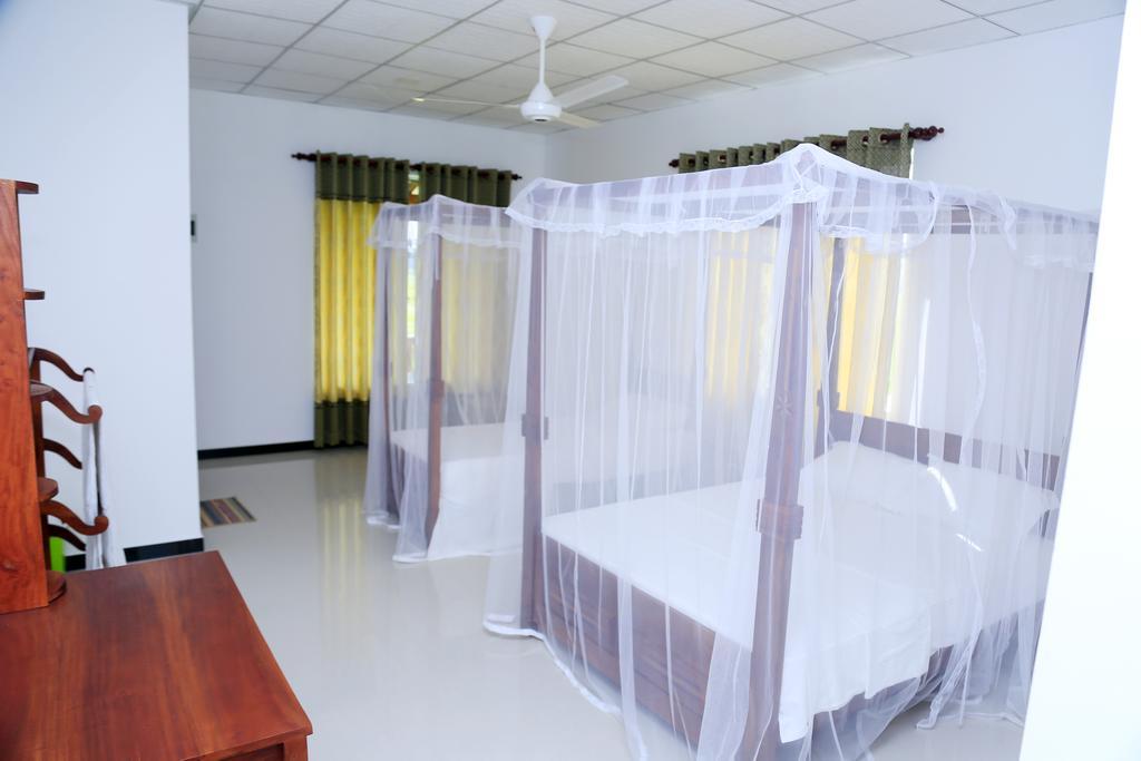 V Cabanas & Yala Safari Place 티사마하라마 외부 사진