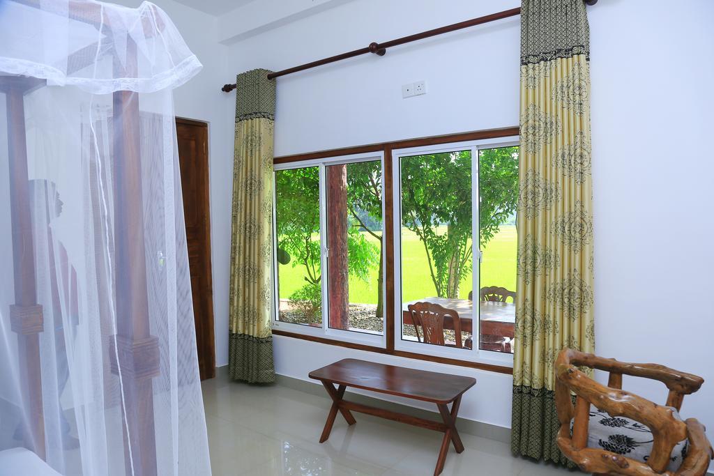 V Cabanas & Yala Safari Place 티사마하라마 외부 사진