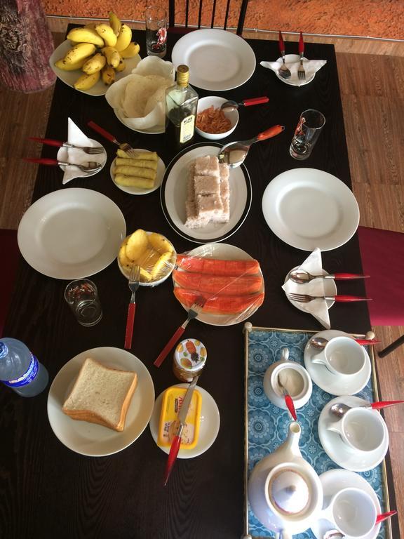 V Cabanas & Yala Safari Place 티사마하라마 외부 사진